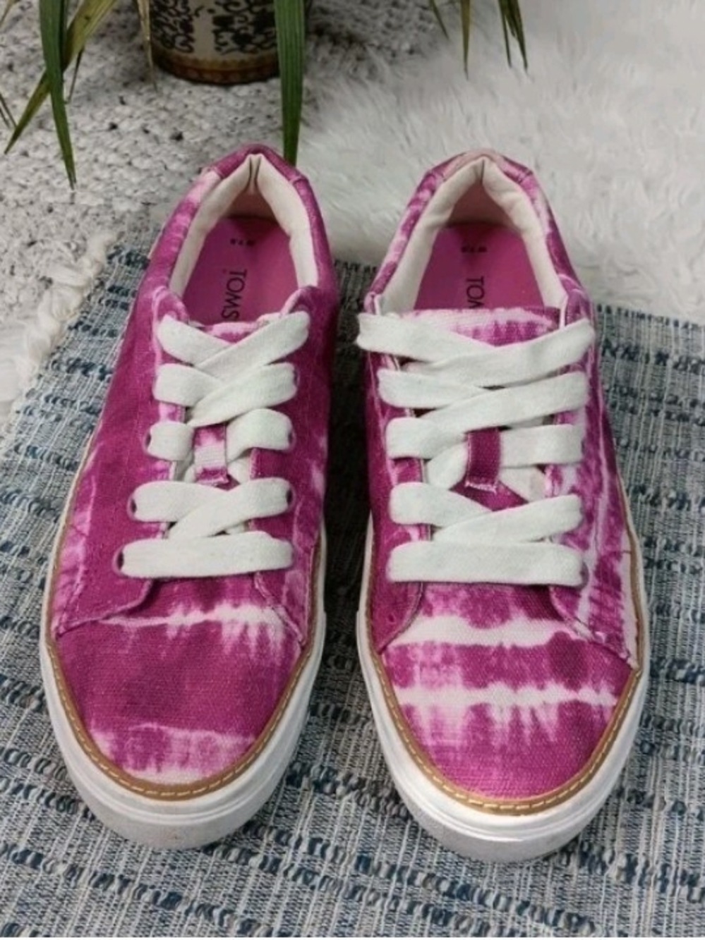 TOMS Women's Alex Fuchsia Rose Batik Tie-Dye Canvas Sneakers 7.5